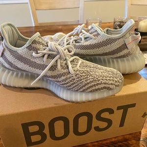 Yeezy 350 Blue Tint Size 7.5 Men’s